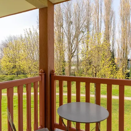 Apartment 6-person Flat With Swimming Pool Tennis Court And Car Park 157