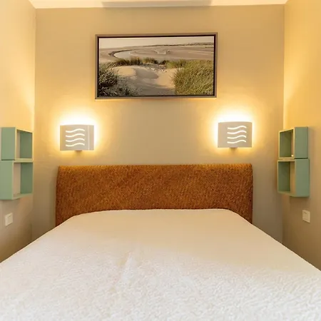6-person Flat With Swimming Pool Tennis Court And Car Park 157